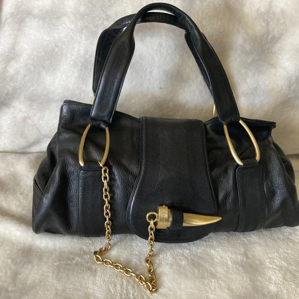 Elegant Black Leather Shoulder Bag with Gold Accents - Picture 2 of 14